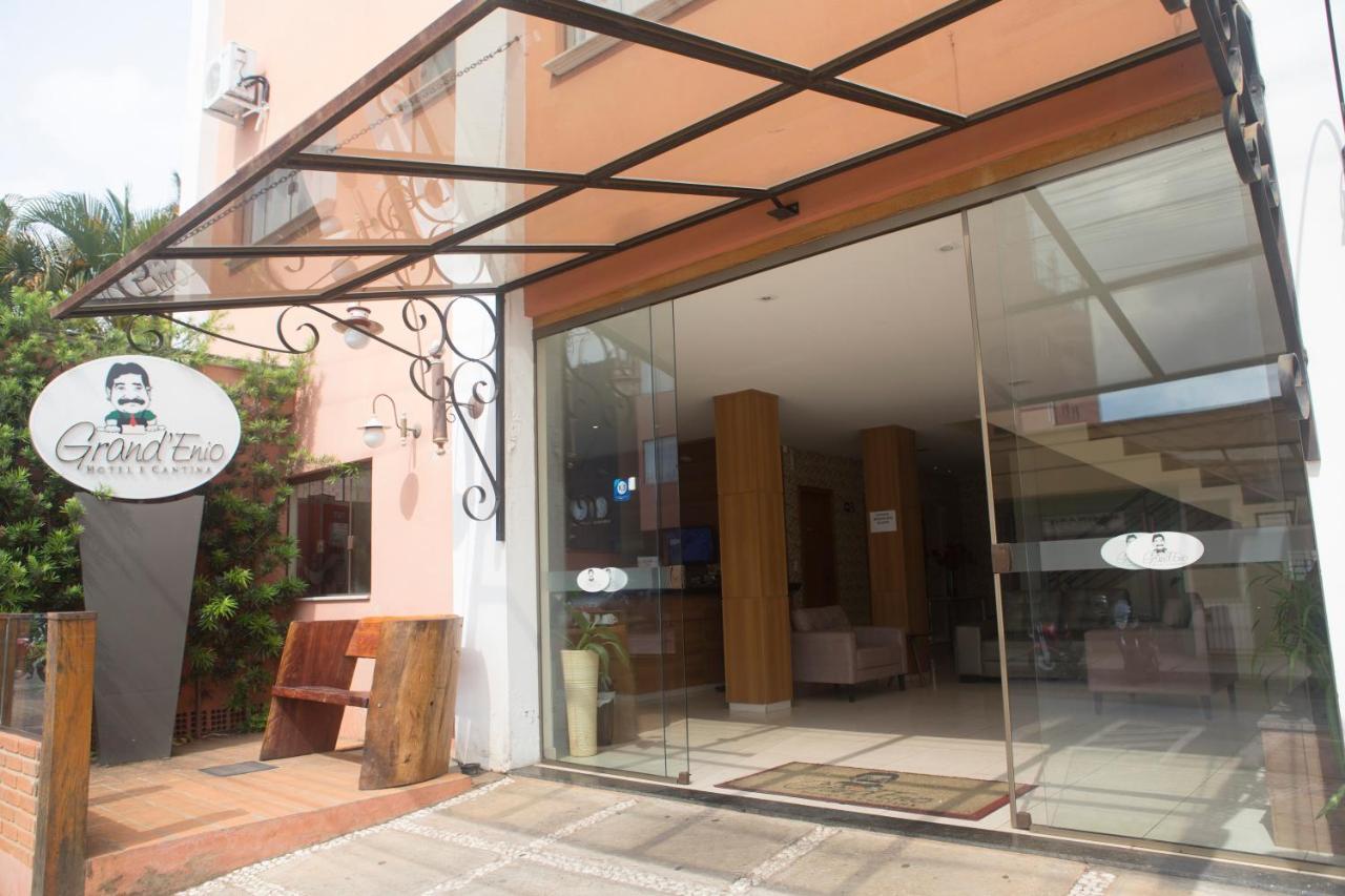 大埃尼奥酒吧酒店 瓦尔任阿 外观 照片