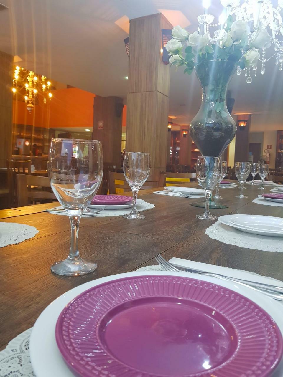 大埃尼奥酒吧酒店 瓦尔任阿 外观 照片