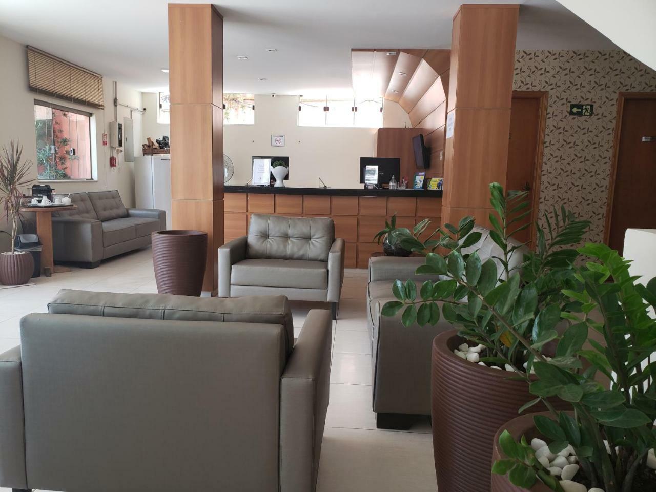 大埃尼奥酒吧酒店 瓦尔任阿 外观 照片